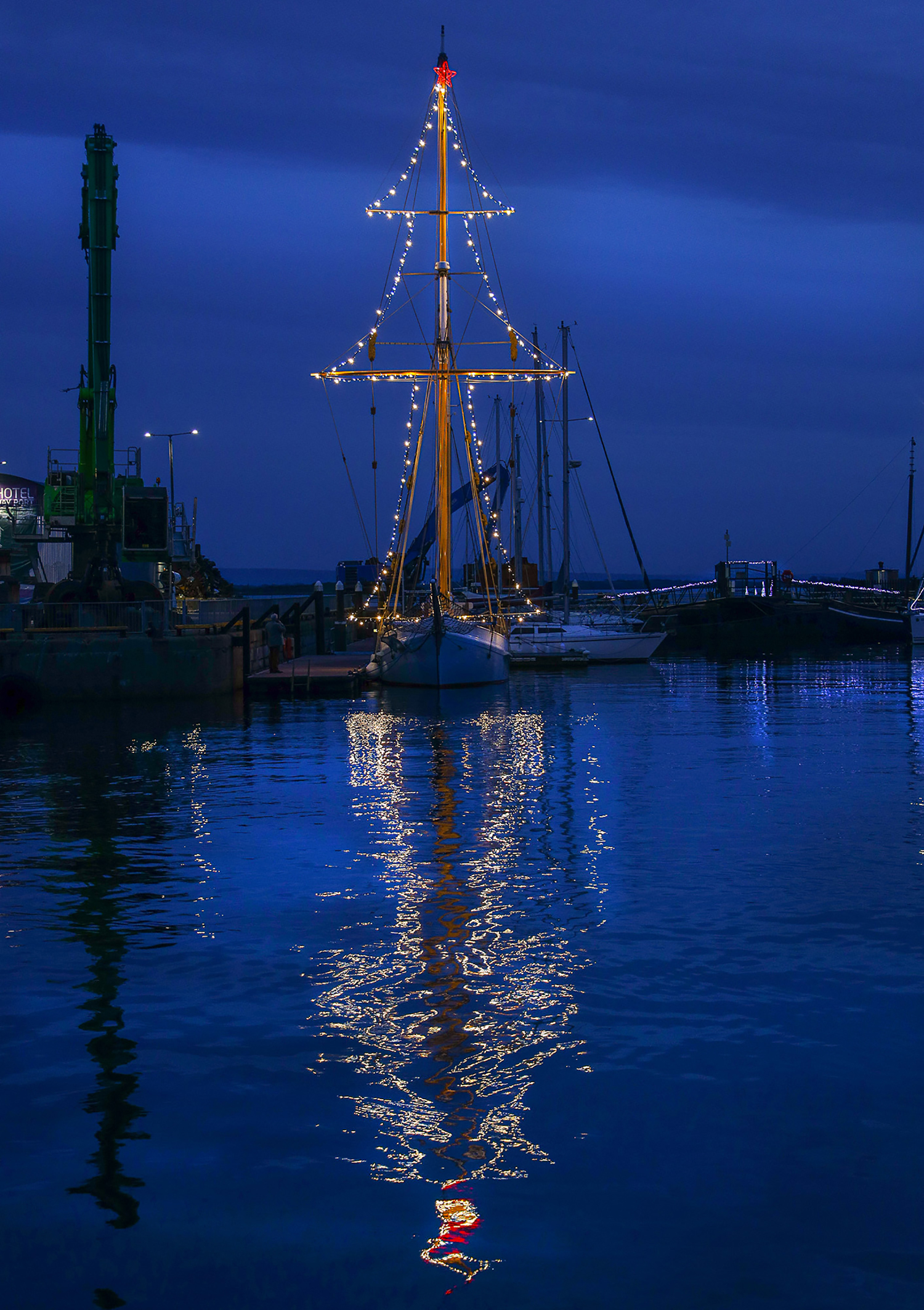 christmas tree, ishka, spring water, ishka spring water, galway docks, galway city, switching on of christmas lights, ilen, gary MacMahon, Mike Sutton, Brian Sheridan, Harbour master, sustainable, port of galway, 